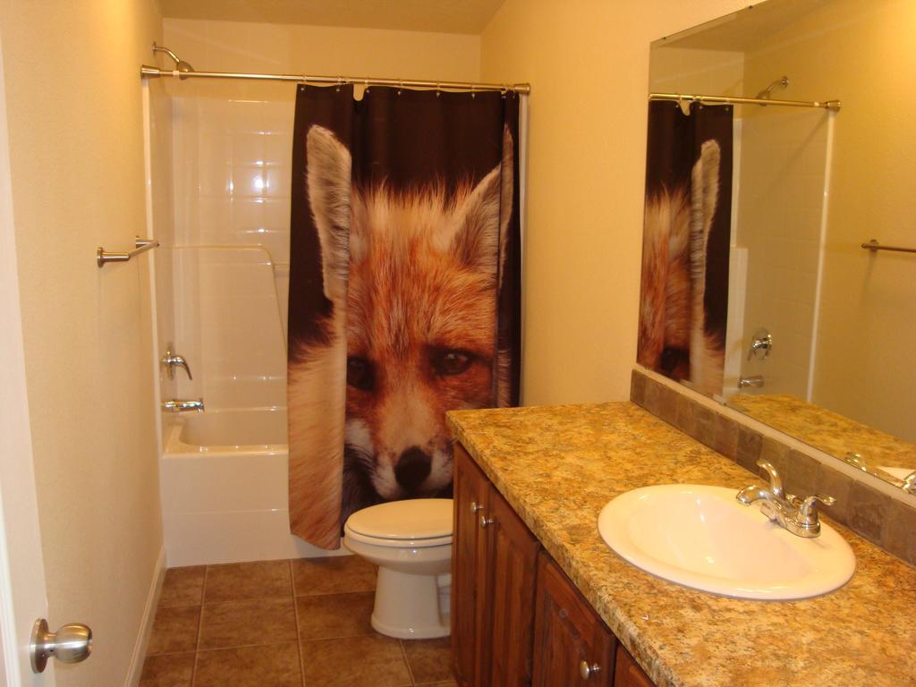 Yellowstone Wildlife Cabins Вест-Йеллоустоун Екстер'єр фото